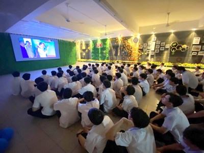 Giờ xem phim sinh hoạt nội trú trong tuần