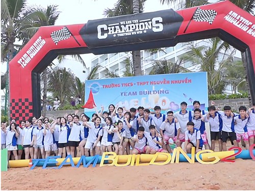 Học sinh Khối 10 tham quan và hoạt động trải nghiệm năm 2024