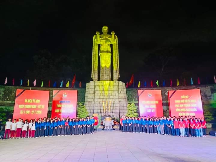 Chương trình thắp nến tri ân các anh hùng liệt sĩ