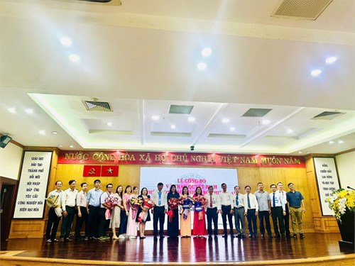 Chúc mừng cô nguyễn thị thanh trúc - hiệu trưởng nhà trường và cô phạm thị tỉnh - phó hiệu trưởng nhà trường nhận quyết định bổ nhiệm lại.