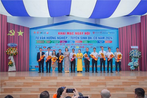Khai mạc ngày hội  tư vấn hướng nghiệp – tuyển sinh ĐH, CĐ năm 2024