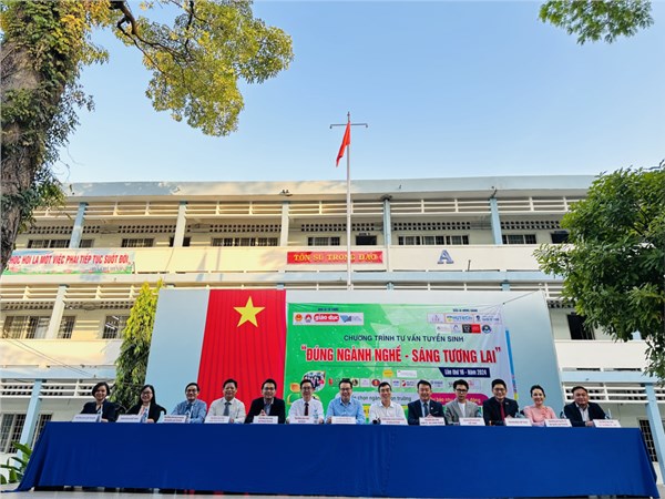 Chương trình Hướng nghiệp - Tuyển sinh lần thứ 16 năm học 2023 - 2024 tại trường THPT Hoàng Hoa Thám.