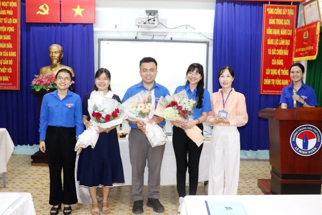 <a href="/chi-doan-giao-vien/dai-hoi-chi-doan-giao-vien-nam-2024/ct/89835/512610">Đại hội Chi đoàn Giáo viên năm 2024</a>