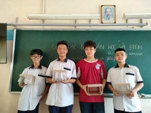 Hoạt động làm mô hình máy chiếu 3d hologram