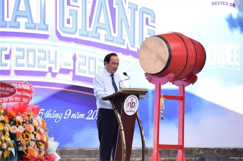 Sôi động trong ngày lễ khai giảng năm học mới 2024 - 2025 tại trường thpt nguyễn du