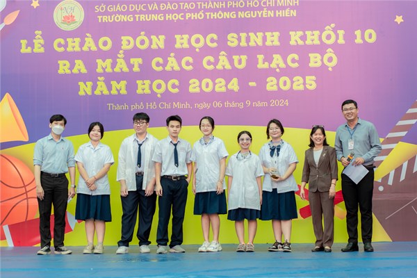 CLB Hóa học (tổ Hóa học) trong ngày ra mắt CLB năm học 2024 - 2025