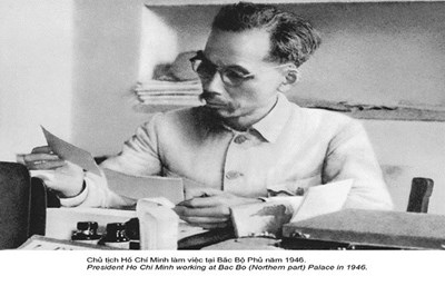 Lịch sử về 3 bộ quần áo của bác 
và câu chuyện về quyền lao động