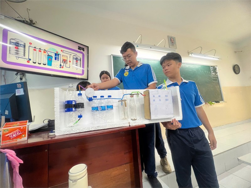 Mô hình lọc nước – Khi học sinh trở thành nhà khoa học môi trường 🌱