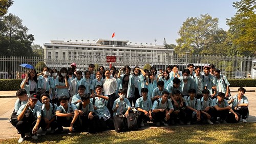 Hành trình đến với địa chỉ đỏ lớp 11b4 – năm học 2023-2024