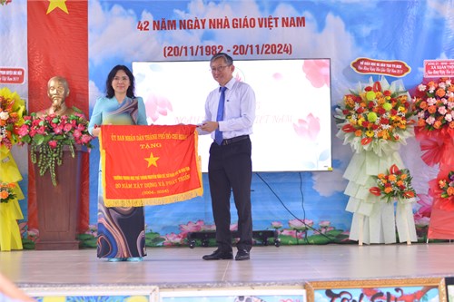 Trường THPT Nguyễn Văn Cừ tổ chức Lễ Kỷ niệm 42 năm Ngày Nhà giáo Việt Nam 20/11 (20/11/1982 – 20/11/2024)