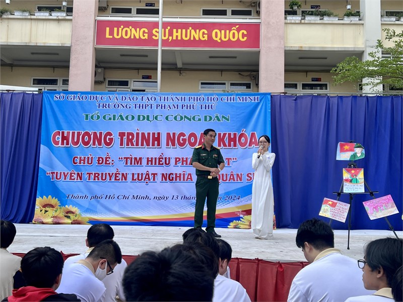 Chương trình ngoại khóa:  tìm hiểu pháp luật , tuyên truyền luật nghĩa vụ quân sự