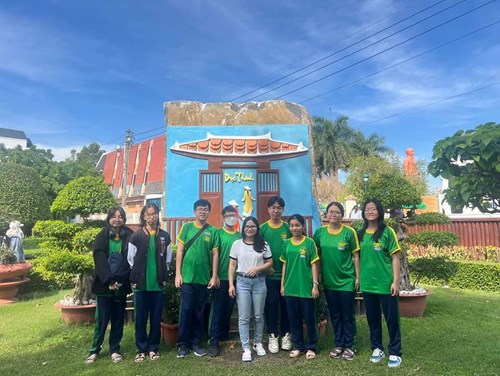 Học sinh Khối 10 và 11 tham quan học tập tại Trường Dục Thanh (Phan Thiết)