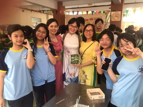 Cùng xem thầy trò Nhà Phan chúng tôi gói và nấu bánh chưng nào.