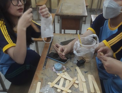 Làm máy bắn đá từ que y tế của CLB STEM | Thầy Hồ Nguyên Hạ