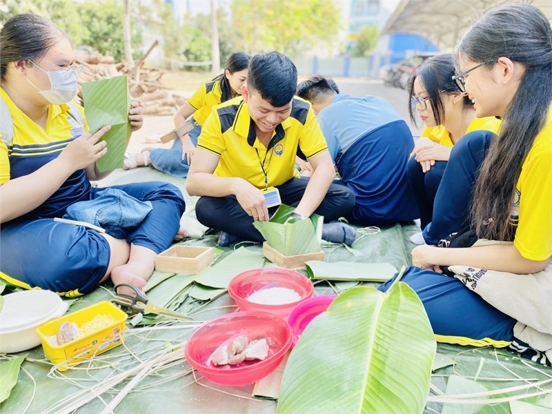 Bánh chưng, bánh tét - mùi của Tết
