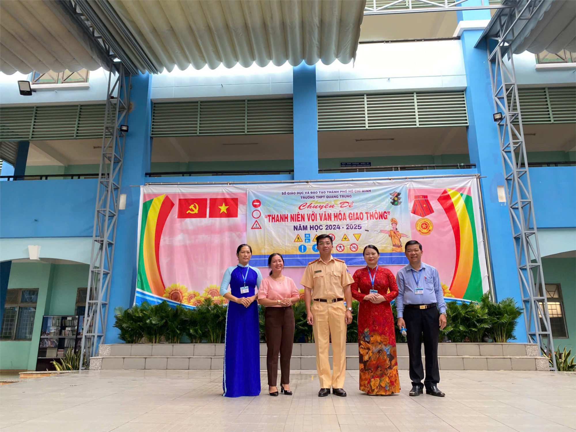 Sinh hoạt Chuyên đề “Thanh niên với văn hoá giao thông” năm học 2024-2025