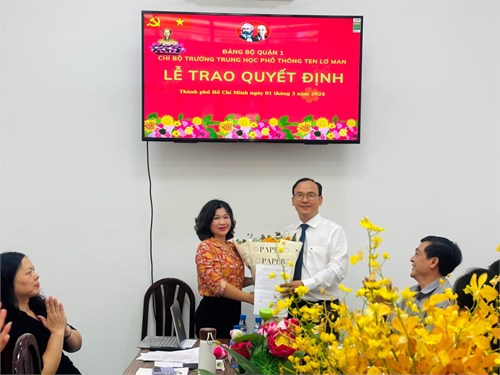 Lễ trao quyết định Bí thư Chi Bộ trường THPT Ten Lơ Man nhiệm kì 2020-2025
