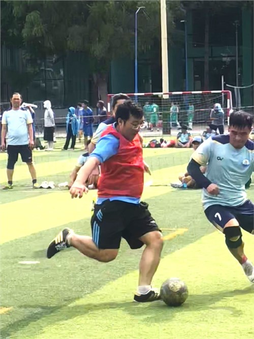 Chiến thắng 7-3 của đội bóng THPT TenLơMan