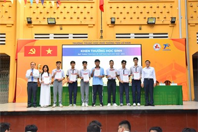 Tuyên dương học sinh xuất sắc trong học tập & thể thao