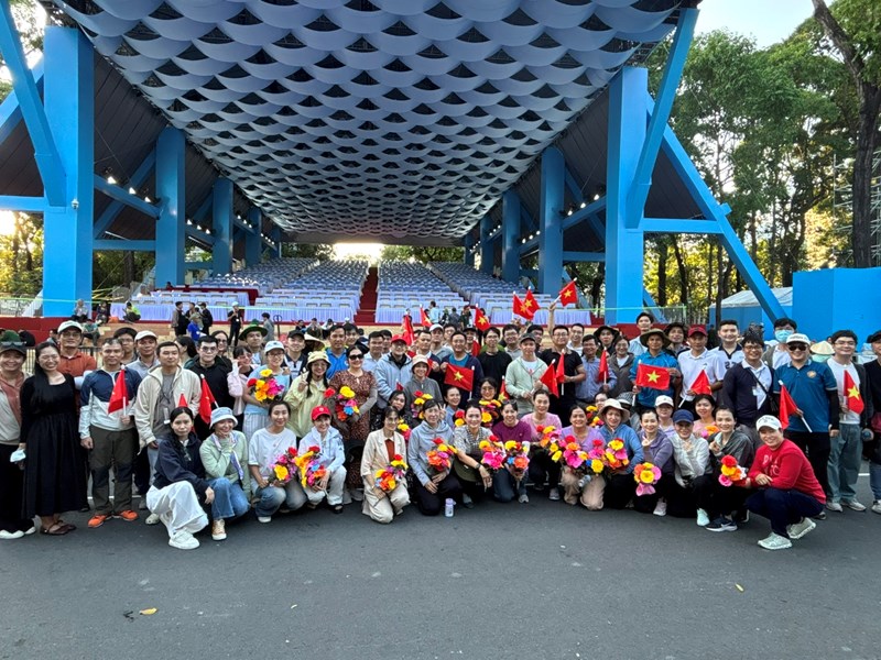 🎉 Trường THPT Ten Lơ Man vinh dự tham gia diễu hành Kỷ niệm 50 năm giải phóng miền Nam thống nhất đất nước
