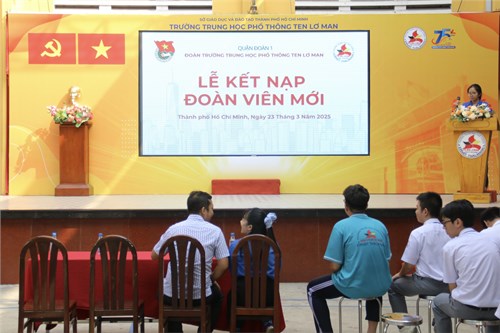 Lễ kết nạp đoàn viên mới đợt 2 - năm học 2024- 2025