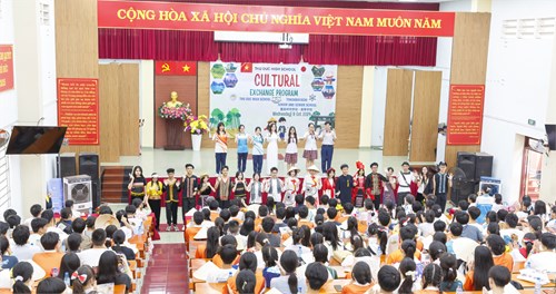 Giao lưu văn hóa giữa học sinh trường THPT Thủ Đức và học sinh Nhật Bản