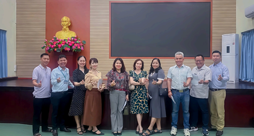 Trường THPT Trần Phú tiếp nhận công trình mái che sân thể thao và màn hình led Hội trường phục vụ hoạt động giáo dục học sinh từ Ban Đại diện CMHS trường.