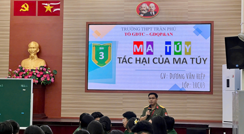 Tổ GDTC - GD Quốc phòng An ninh tổ chức thao giảng cụm và lồng ghép nội dung tuyên truyền phòng chống tệ nạn ma túy