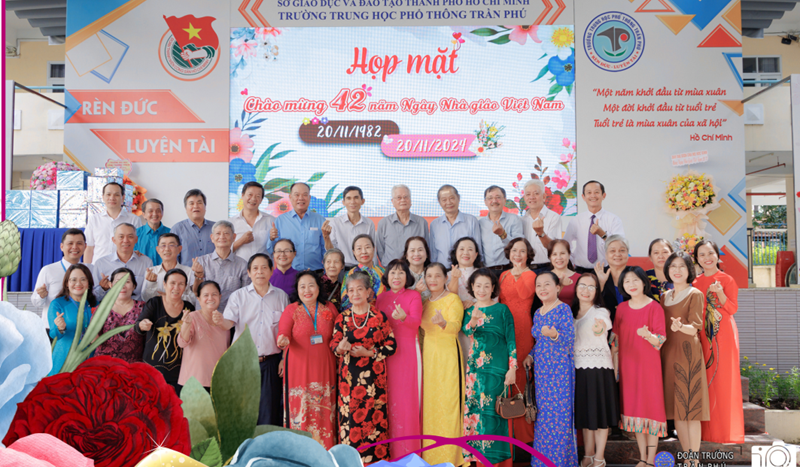 Họp mặt chào mừng 42 năm ngày Nhà giáo Việt Nam (20/11/1982-20/11/2024)