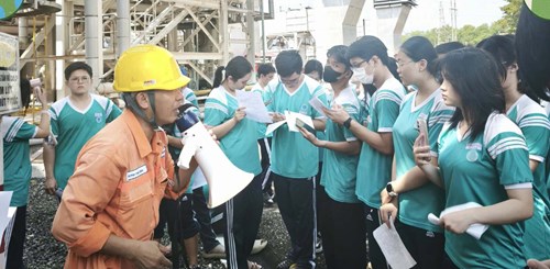 Hoạt động trải nghiệm ngoài nhà trường tổ Vật lí