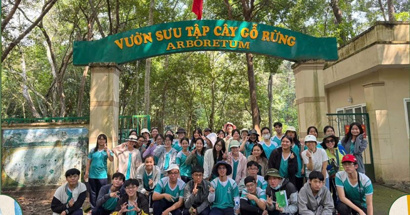Hoạt động trải nghiệm ngoài nhà trường tổ Sinh học