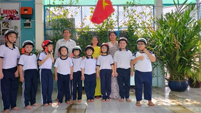 Tặng nón bảo hiểm