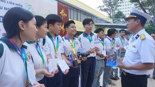 Bất ngờ với sáng tạo của học sinh TP.HCM tại cuộc thi tàu ngầm