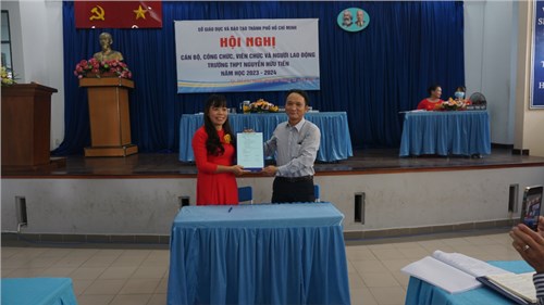 Hội nghị cán bộ, công chức, viên chức và người lao động trường thpt nguyễn hữu tiến năm học 2023-2024