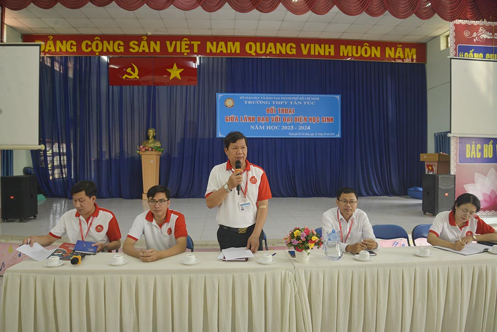 Đối thoại giữa lãnh đạo nhà trường và đại diện học sinh năm học 2023 - 2024