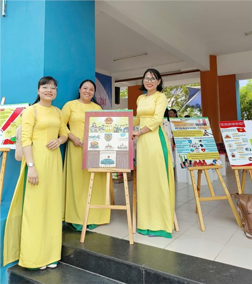 Hội thi thiết kế infographic tuyên truyền về ngày pháp luật 09/11