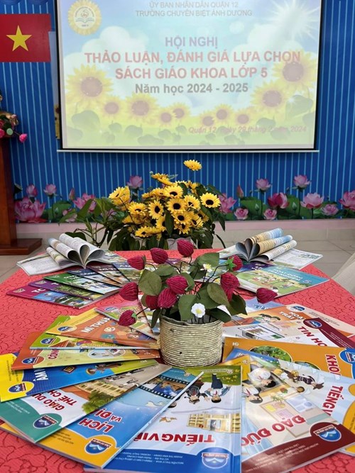 Hội Nghị Thảo Luận, Đánh Già Lựa Chọn Sách Giáo Khoa Lớp 5