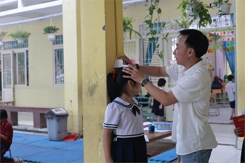 Tổ chức khám sức khoẻ định kỳ cho cbgvnv- học sinh năm học 2024-2025