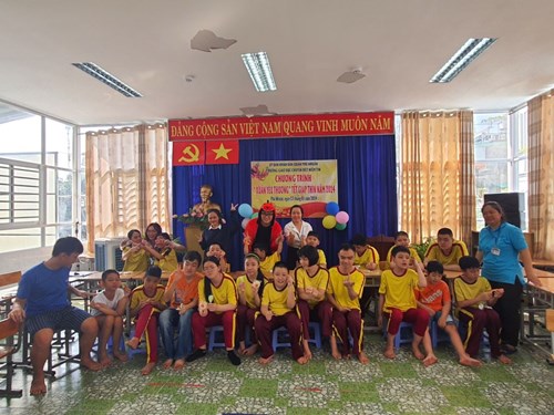 Sáng ngày 25 tháng 01 năm 2024 , các em sinh viên trường Đại học Khoa Học Xã hội &Nhân văn Thành phố đã đến giao lưu, tổ chức các hoạt động học tập, vui chơi cho học sinh trường Niềm Tin.