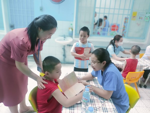 Khám sức khỏe định kì cho học sinh trường Chuyên Biệt Niềm Tin - Năm học 2023 - 2024
