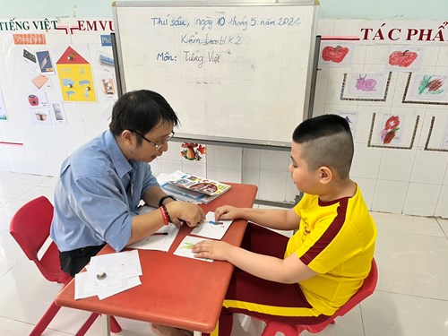 Một số hình ảnh giáo viên tổ chức kiểm tra Học kì II cho học sinh Trường Giáo dục chuyên biệt  Niềm Tin quận Phú Nhuận.
