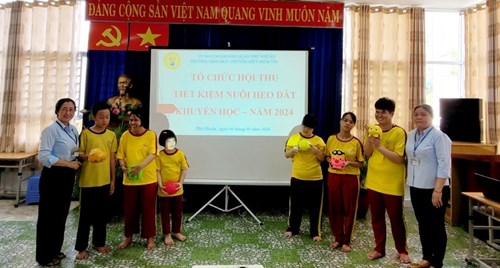 Phong trào nuôi heo đất khuyến học  và Ngày hội thu hoạch heo đất năm học 2023-2024 của học sinh Trường Giáo dục chuyên biệt Niềm Tin./.