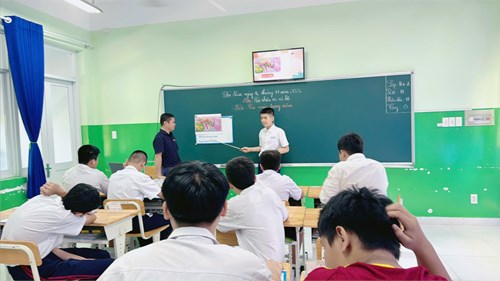 Lên tiết thao giảng Môn TNXH - Bài: Các mùa trong năm tại Lớp Hai A do Giáo viên Huỳnh Văn Quý thực hiện