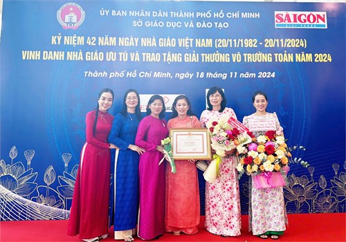Trung tâm HTPT GDHN Bình Chánh rất vinh dự có Cô Nguyễn Thị Thanh Hà nhận giải thưởng Võ Trường Toản.