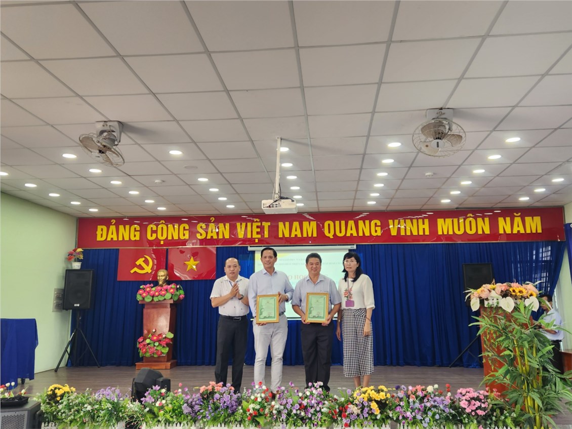 Trung tâm hỗ trợ phát triển giáo dục hòa nhập Bình Chánh tiếp đón MTQ tặng quà cho học sinh