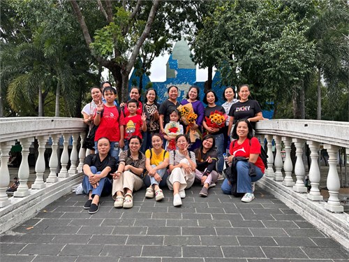 Tham gia Hội thi đơn ca tiếng hát từ mái trường chủ đề “Trường học hạnh phúc” trong Hoạt động chào mừng kỷ niệm 42 năm Ngày Nhà giáo Việt Nam (20/11/1982 - 20/11/2024) do Công đoàn Ngành tổ chức
