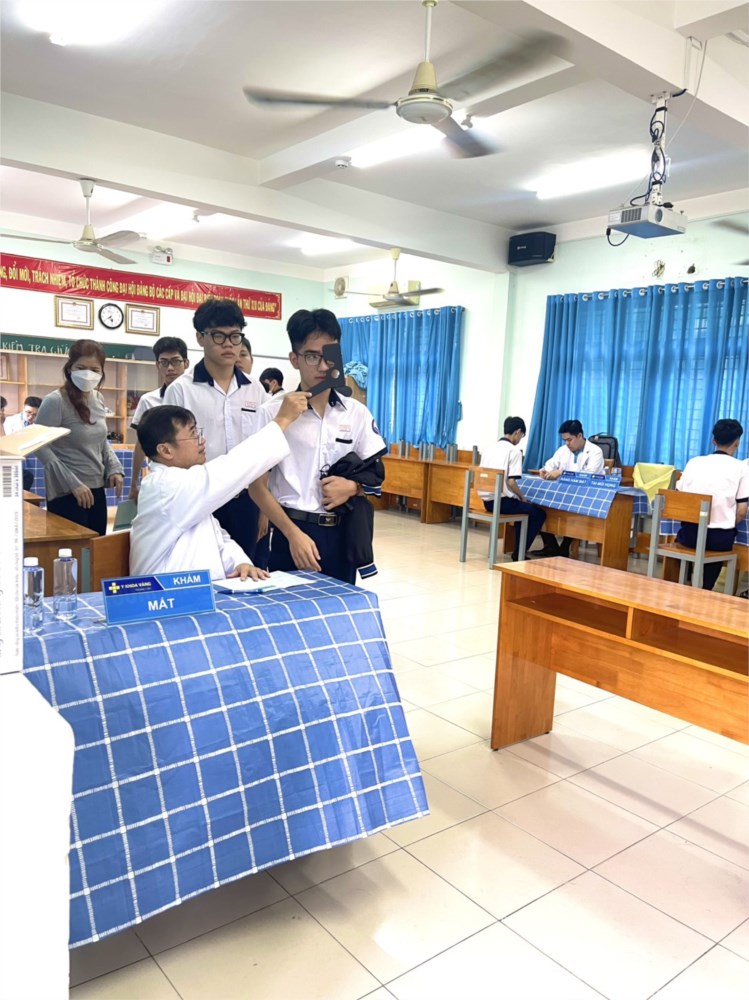 Trung tâm tổ chức khám sức khoẻ định kỳ cho học viên năm học 2023-2024