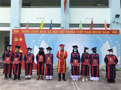 Lễ trao bằng tốt nghiệp lớp trung cấp kế toán, công nghệ ô tô khóa học 2021 – 2023