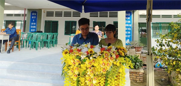 Chi đoàn Giáo viên lan tỏa tấm gương đạo đức Hồ Chí Minh qua hoạt động kể chuyện dưới cờ