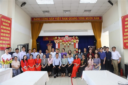 Chuyên đề môn Toán với chủ đề : Ứng dụng các khối tròn xoay trong cuộc sống tại Trung tâm GDNN-GDTX Tân Bình